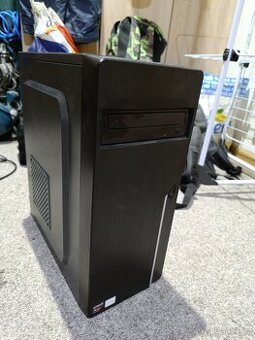 Starší pracovní/školní počítač