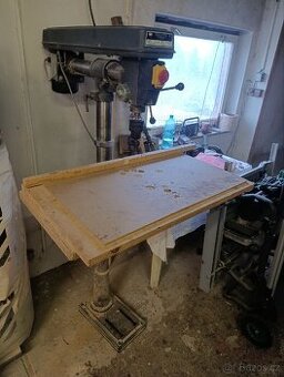 Stojánková vrtačka