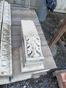 Zdobné prvky fasády - volutové konzoly