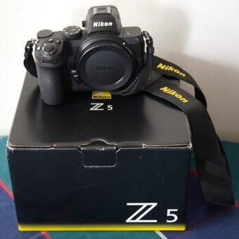 Nikon Z5 + Nikon 28mm f/1:2.8, 40mm f/1:2 v perfektním stavu