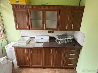 Kuchyňská linka, skříňky a dřez