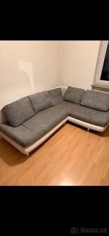 Rohový rozkládací sedačka