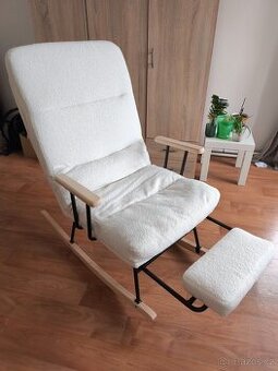 Houpací křeslo z kovového rámu, dřeva a textilu.Nosnost 160k