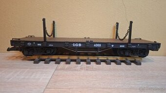 LGB 4069  4-nápr.plošinový vůz s klanicemi