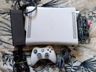 Microsoft Xbox 360 Arcade + Hry