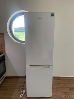 Samsung RB33J3015WW