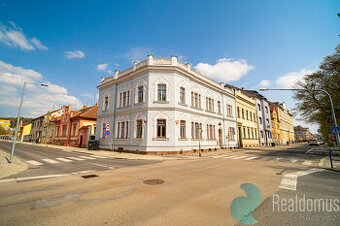 Činžovní dům, 5 bytových jednotek, restaurace, okres Strakon