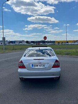 Mercedes W211