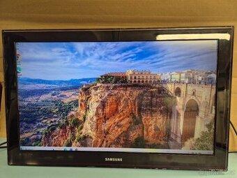 Samsung LE32C570J1S 32" Full HD + držák na zeď