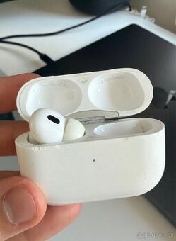 HLEDÁM prave AirPods sluchátko