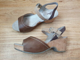 Dámské kožené sandále na klínu o velikosti 38 sandály boty