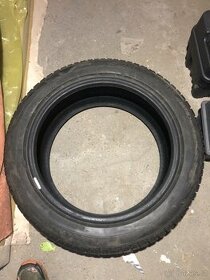 Zimní pneu 215/50r17