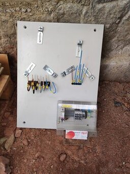 deska elektroměrového rozvaděče