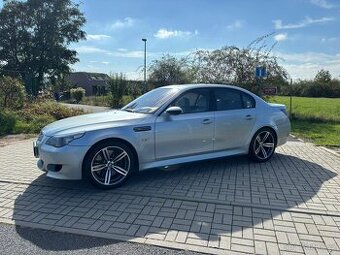 BMW e60 M5 V10 motorem po kompletní repasi