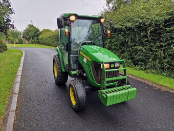 Kompaktní traktor John Deere 3720 eHydro 44hp