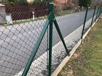 Plotové sloupky s kompletním příslušenstvím oplocení