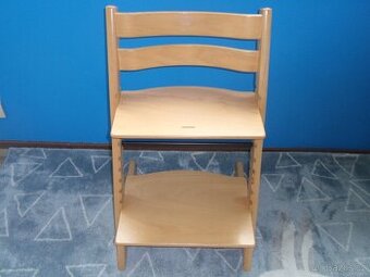 PĚKNÁ MASIVNÍ DŘEVĚNÁ ROSTOUCÍ ŽIDLE STOKKE TRIPP TRAPP