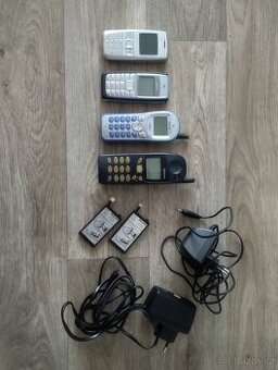 Staré mobilní telefony - 1