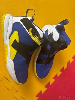 Decathlon - Dětské basketbalové boty Easy X