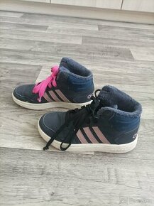Pěkné tenisky značky Adidas vel. 34