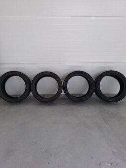 275/40 R22 + 315/35 R22 zimní sada