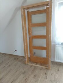 Prodám dveře se zárubní Sapeli 80 Swing Komfort
