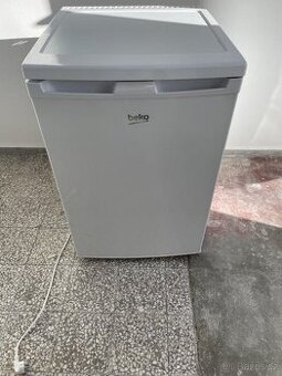 Dovoz - úsporná lednice BEKO s vnitřním mrazákem