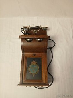 Starožitný nástěnný telefon