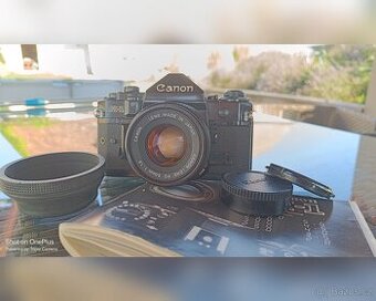 Canon AE-1 black s objektivem Canon Lens 1.8/50 mm, FD