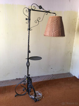 Stojací lampa