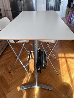 Prodám vysoký jídelní stul + 4 židle