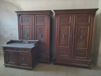 Historismus - celý komplet - 2 x skříň,toaletka,noční stolek