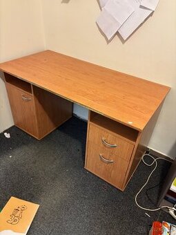 Kancelářský stůl s šuplíky za 100Kč