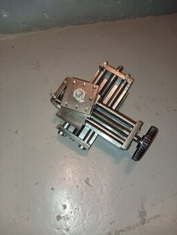 Suport/posuv k soustruhu