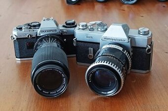 Dva fotoaparáty OLYMPUS OM-10 + MAMIYA 500 TL