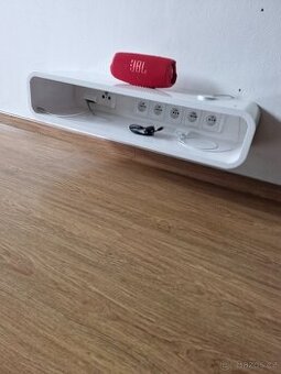 Police plovoucí (nástěnná police)