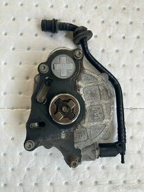 Podtlakové čerpadlo 1.6 TDI 03L145100 Škoda,VW