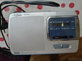 Retro rádio Hyundai PR 100 B