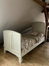 Starožitná postel s roštem