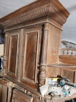 komoda starožitná před renovací