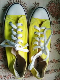 Žlutè converse