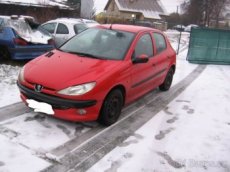 Prodám dily na Peugeot 206 1.4 benzin R.V.99 1.9D3dveř. - 1
