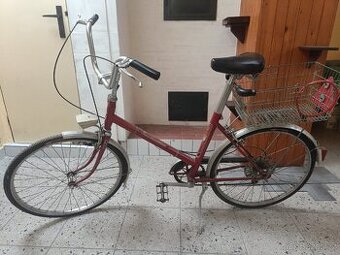 Retro dámské kolo s nákupním košíkem ve výborném stavu