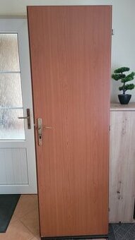4 vnitřní dveře včetně kování