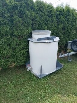 Vodoměrná šachta / nádrž na vodu - zamluveno