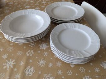 Bílé porcelánové talíře za 500, 14ks