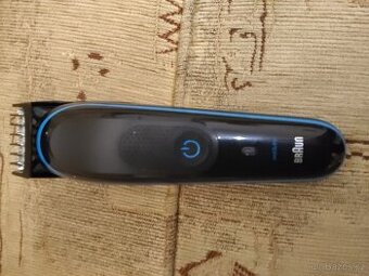 Elektrický holicí strojek Braun