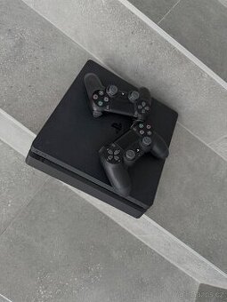 PS4 Slim 1TB Fw 11.5 + 2 ovládače
