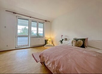 BEZ PROVIZE RK - Pronájem 1+1 s balkónem