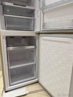 Lednice s mrazákem Hitachi